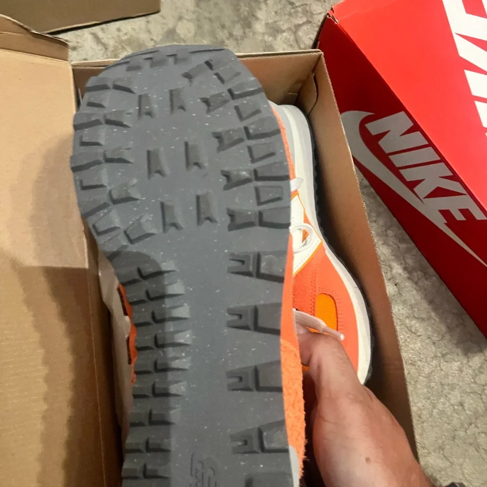 Brand NEW l…New Balance Orange Sneakers size 9. Beautiful and very comfortable. - Picture 4 of 6